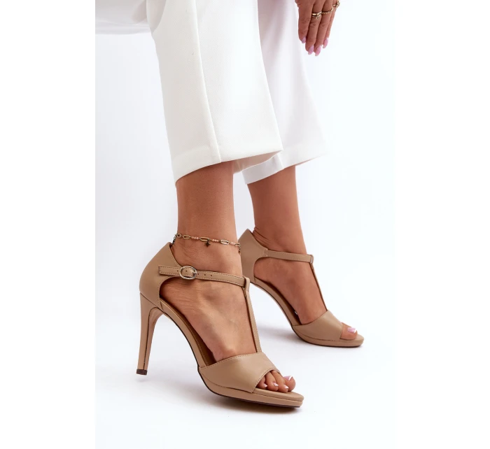 Dámské sandály na podpatku z ekokože béžové model 21658225 - VINCEZA Dámské sandály na podpatku z ekokože béžové model 21658225 - VINCEZA
