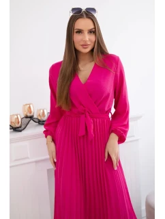 Šaty s viazaným plisovaným lemom fuchsiovej farby