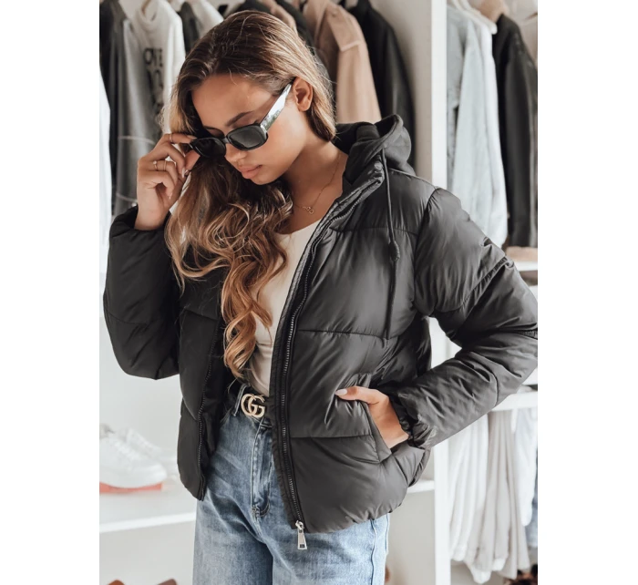 Dámská krátká péřová bunda s kapucí černá Dstreet model 21990578 - FashionStreet Dámská krátká péřová bunda s kapucí černá Dstreet model 21990578 - FashionStreet