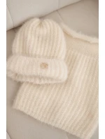 Dámský set čepice a s ozdobným ecru model 21803181 - K-Fashion Dámský set čepice a s ozdobným ecru model 21803181 - K-Fashion