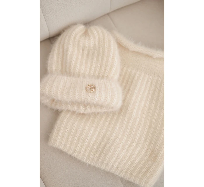 Dámský set čepice a s ozdobným ecru model 21803181 - K-Fashion Dámský set čepice a s ozdobným ecru model 21803181 - K-Fashion