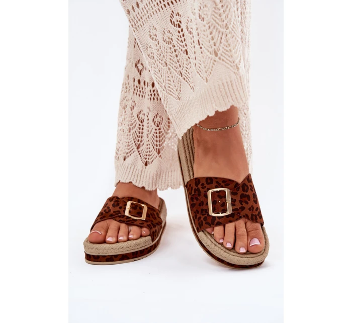 Dámské Pantofle Na Platformě Se Zlatou Přezkou model 21702349 - Boto Dámské Pantofle Na Platformě Se Zlatou Přezkou model 21702349 - Boto