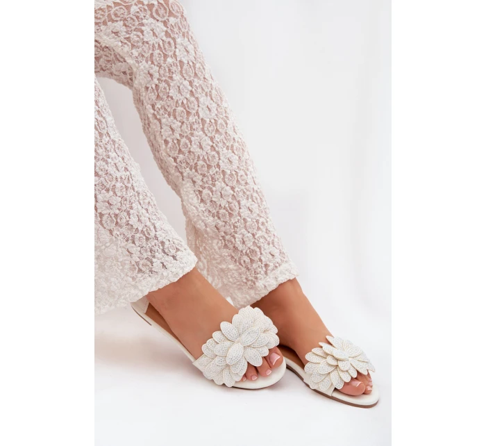 Dámské ploché s ozdobou bílé model 22032049 - Boto Dámské ploché s ozdobou bílé model 22032049 - Boto