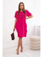 Šaty s vreckami a fuchsiovým príveskom