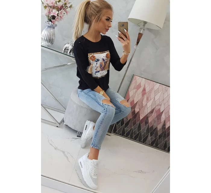 Halenka s 3D grafikou a ozdobnými volánky černá Halenka s 3D grafikou a ozdobnými volánky černá