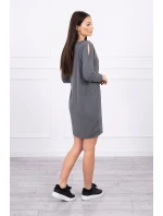 Šaty s potiskem model 18744178 v grafitové barvě - K-Fashion Šaty s potiskem model 18744178 v grafitové barvě - K-Fashion