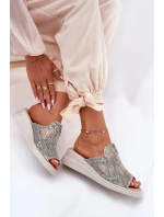 Klapki Damskie Na Koturnie Z Zamkiem Zwierzęcy Wzór Beżowe Irriva Klapki Damskie Na Koturnie Z Zamkiem Zwierzęcy Wzór Beżowe Irriva