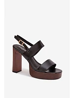 Sandále na podpätku model 226116 Vykročte štýlovo Sandále na podpätku model 226116 Vykročte štýlovo