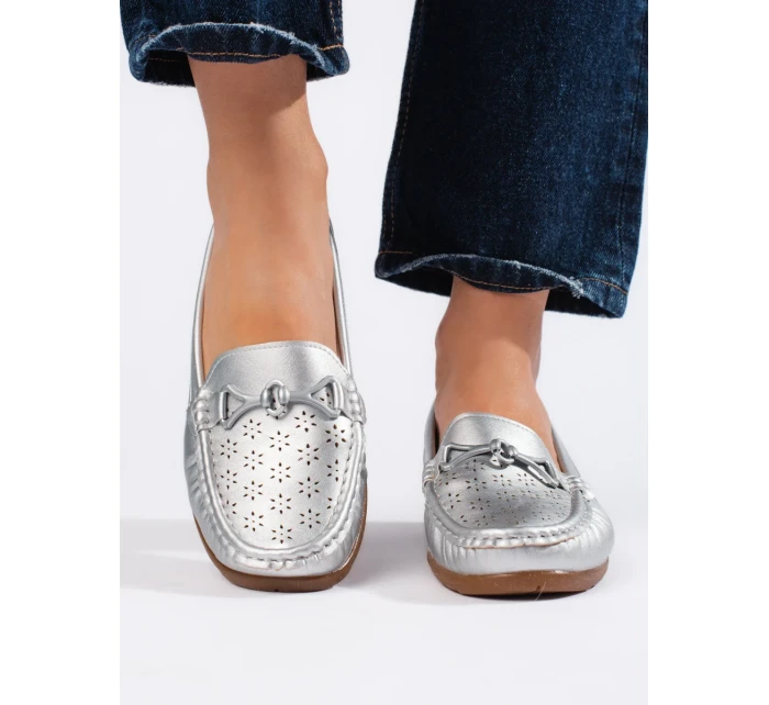 Štýlové dámske strieborné mokasíny bez podpätku Štýlové dámske strieborné mokasíny bez podpätku