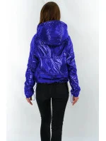 Svetlo modrá lesklá prešívaná dámska bunda s kapucňou (B9560)