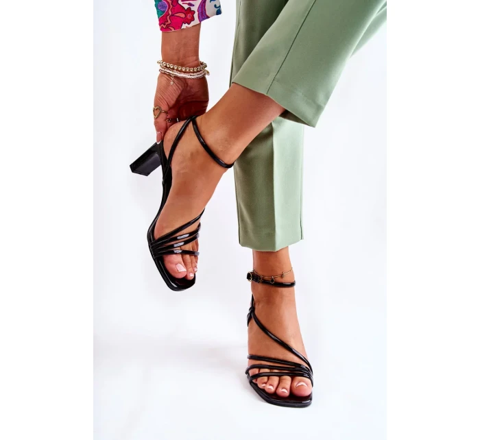 Klasické lakované sandály na podpatku černé Milani Klasické lakované sandály na podpatku černé Milani