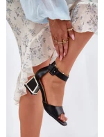 Sandále na podpätku model 213930 Vykročte štýlovo