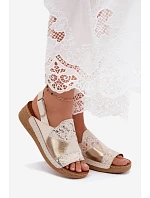 Dámske kožené sandále na platforme s pleteným vzorom Maciejka L7067-04 Beige Dámske kožené sandále na platforme s pleteným vzorom Maciejka L7067-04 Beige