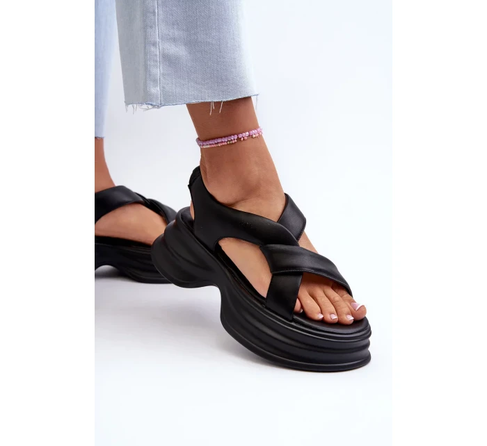 Dámske kožené sandále na robustnej podrážke čiernej farby GOE Dámske kožené sandále na robustnej podrážke čiernej farby GOE