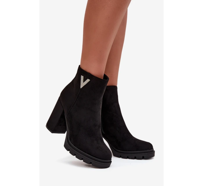 Botki Damskie Ocieplane Na Słupku Z Ozdobnym Detalem Czarne Briella Botki Damskie Ocieplane Na Słupku Z Ozdobnym Detalem Czarne Briella