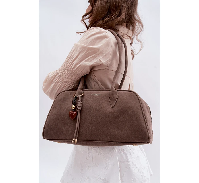 Eko semišová kabelka s přívěskem tmavohnědá Noelia