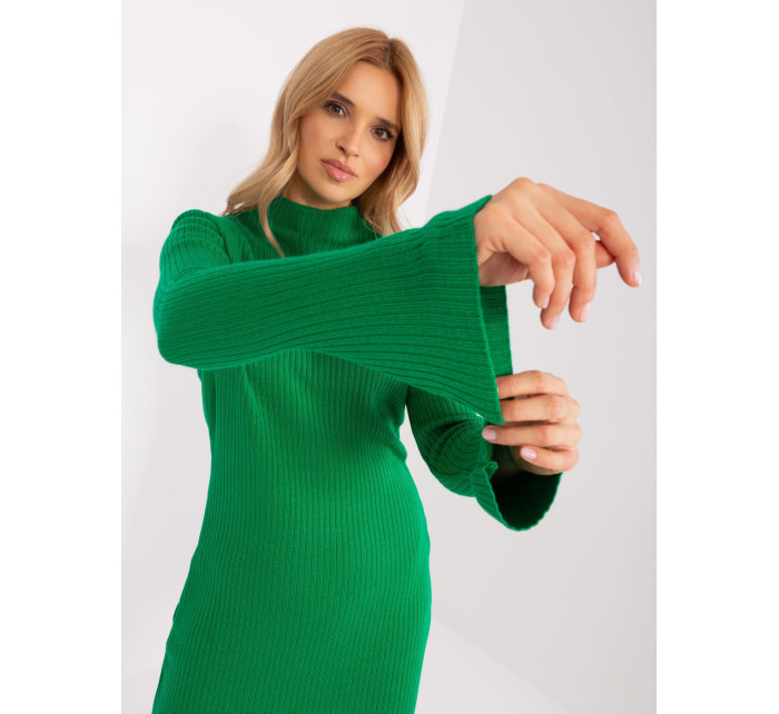 Zelené pletené šaty so zvonovými rukávmi