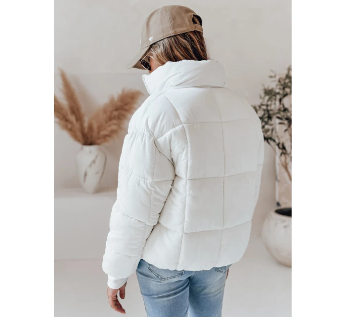Dámská krátká zimní prošívaná bunda bílá Dstreet model 21990563 - FashionStreet Dámská krátká zimní prošívaná bunda bílá Dstreet model 21990563 - FashionStreet