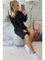 Šaty s kapucňou a bočným rázporkom čierne Šaty s kapucňou a bočným rázporkom čierne