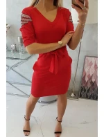 Šaty s model 18746562 na ramenou červené - K-Fashion Šaty s model 18746562 na ramenou červené - K-Fashion