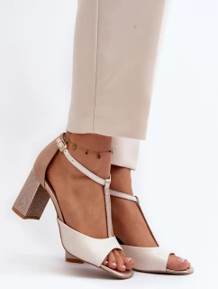 Kožené sandály na podpatku model 21647425 béžové - Laura Messi