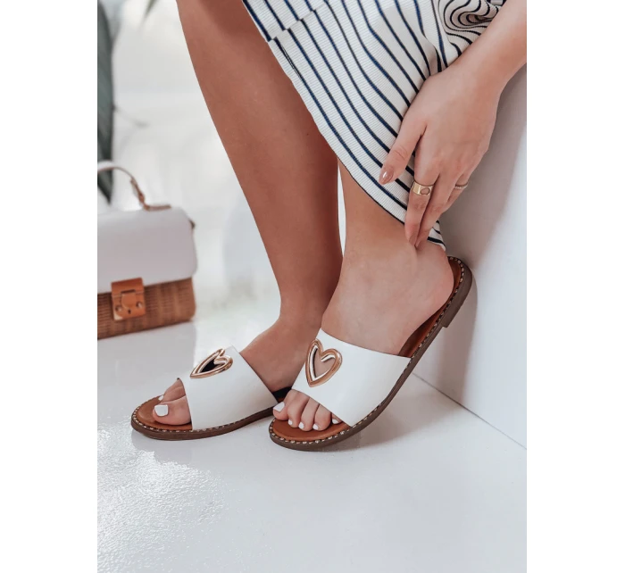 Dámské žabky se srdcem white Dstreet model 21984707 - FashionStreet