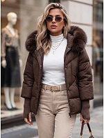 Pikowana kurtka damska zimowa z futerkiem brązowa model 22371740 - FashionStreet
