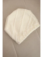 Dámska zimná čiapka s ozdobným úpletom a klasickým strihom K372 ecru