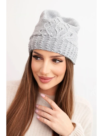 Dámska zimná čiapka s vlnou zdobená flitrami a pleteninou K473 sivá