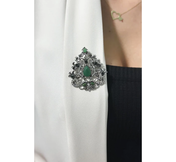 Brož model 18753879 stříbrná + zelená - K-Fashion