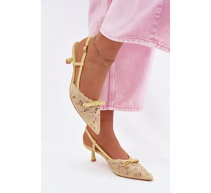 Dámské krajkové sandály na podpatku s mašlí Žluté model 22107289 - Boto