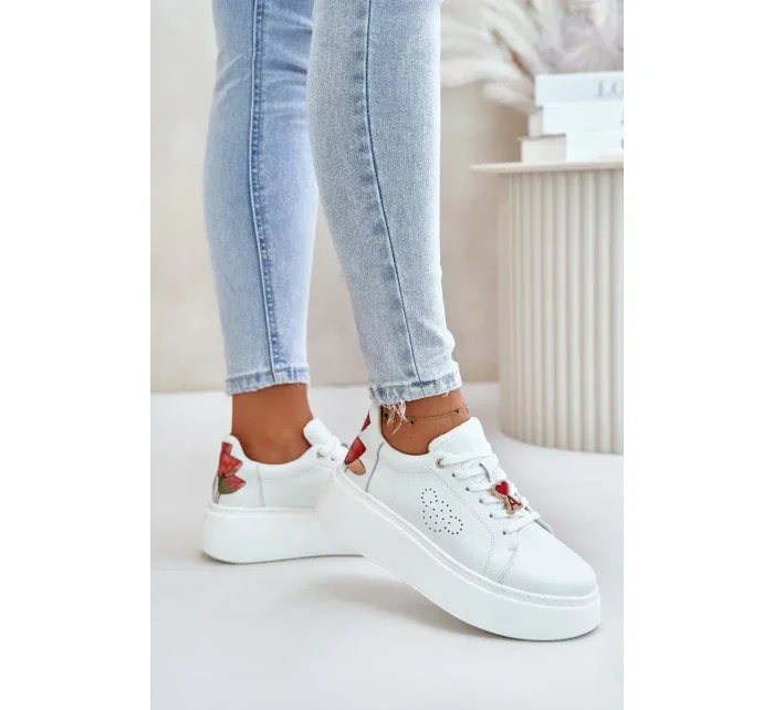 Dámske kožené tenisky na platforme s brošňou a ozdobným kvetom White Dámske kožené tenisky na platforme s brošňou a ozdobným kvetom White