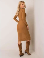 Šaty DHJ SK model 14837748 světle hnědá - FPrice Šaty DHJ SK model 14837748 světle hnědá - FPrice