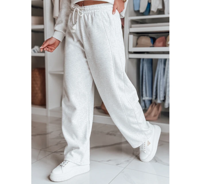Dámské široké tepláky PREMIUM světle šedé Dstreet model 21988135 - FashionStreet Dámské široké tepláky PREMIUM světle šedé Dstreet model 21988135 - FashionStreet