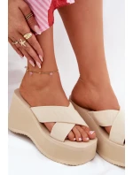 Dámské Pantofle Na Klínu A Platformě Béžové model 21688186 - Boto Dámské Pantofle Na Klínu A Platformě Béžové model 21688186 - Boto