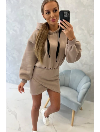 Zateplené šaty s obálkovým dnom tmavo béžové Zateplené šaty s obálkovým dnom tmavo béžové