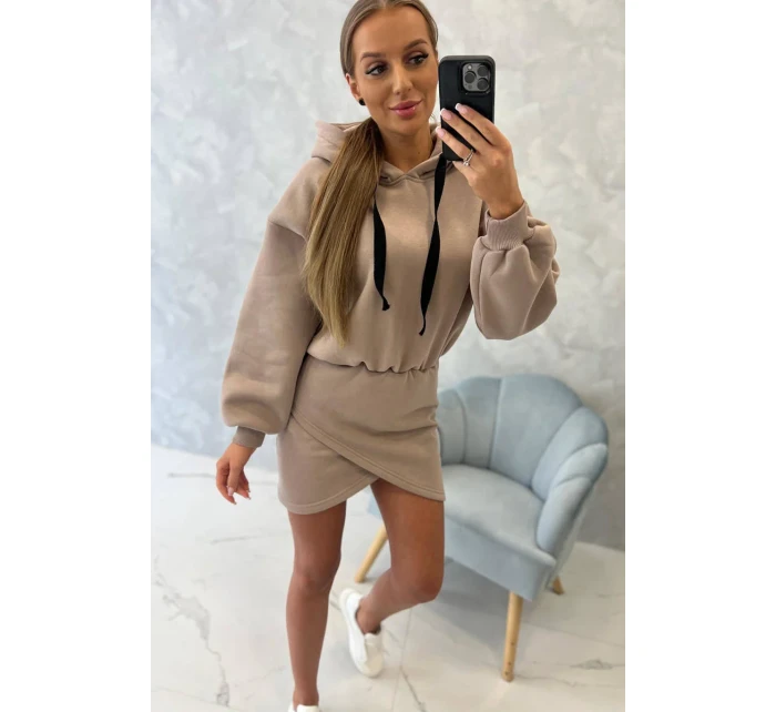 Zateplené šaty s obálkovým dnom tmavo béžové Zateplené šaty s obálkovým dnom tmavo béžové