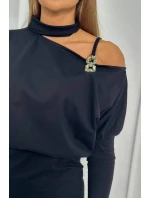 Šaty so zdobením na ramenách čiernej Šaty so zdobením na ramenách čiernej