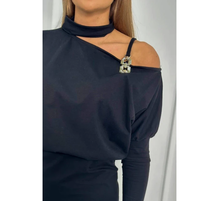 Šaty so zdobením na ramenách čiernej Šaty so zdobením na ramenách čiernej