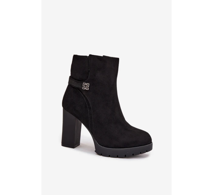 Ocieplane Botki Damskie Na Słupku Z Ozdobnym Paskiem Czarne Zayna Ocieplane Botki Damskie Na Słupku Z Ozdobnym Paskiem Czarne Zayna