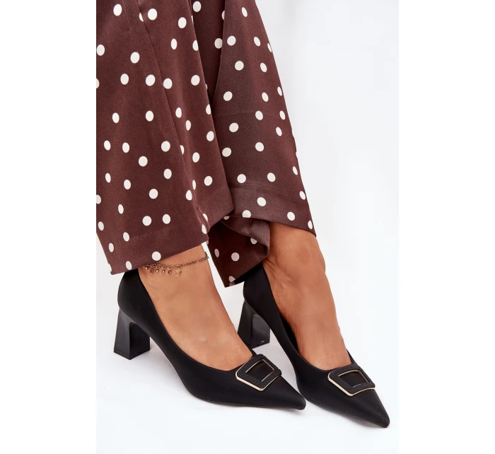 Lodičky na podpatku s ozdobnou sponou černé model 21704536 - Boto