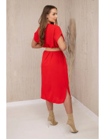 Šaty s ozdobným opaskom červené