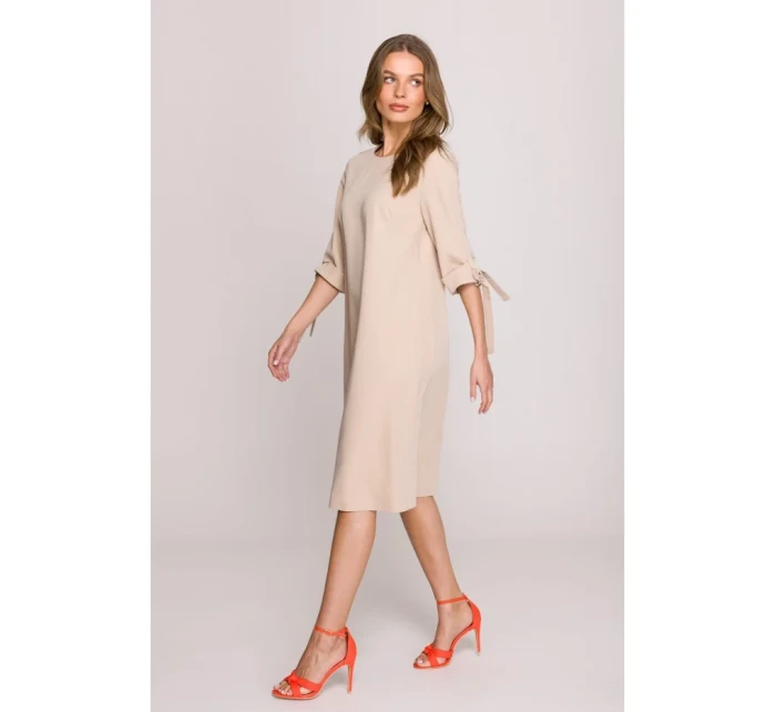 Šaty áčkového střihu s rukávy béžové model 20966050 - STYLOVE Šaty áčkového střihu s rukávy béžové model 20966050 - STYLOVE