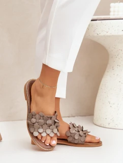 model 21684151 Dámské Kožené Pantofle Na Plochém Podpatku Taupe - Zazoo