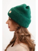 Dámska zimná čiapka s ozdobným gombíkom zelená