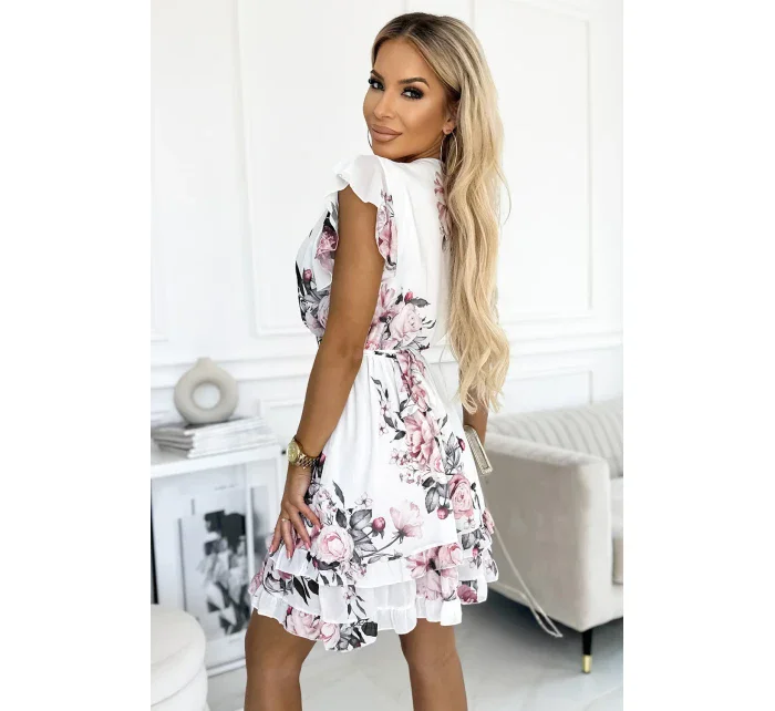 Bílé dámské šaty s přeloženým obálkovým výstřihem, krátkými rukávy a se vzorem růží model 18581412 - numoco basic Bílé dámské šaty s přeloženým obálkovým výstřihem, krátkými rukávy a se vzorem růží model 18581412 - numoco basic