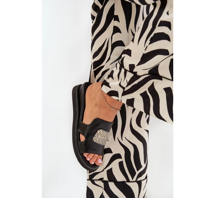 Klapki Damskie Na Koturnie Eko Skórzane Z Ozdobą Czarne Sarela Klapki Damskie Na Koturnie Eko Skórzane Z Ozdobą Czarne Sarela