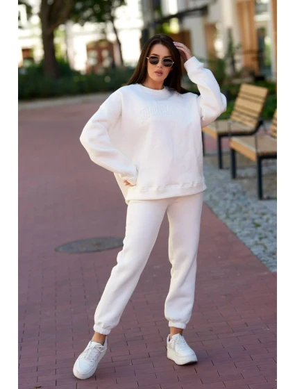 Izolovaná souprava model 18922101 ecru - K-Fashion Izolovaná souprava model 18922101 ecru - K-Fashion