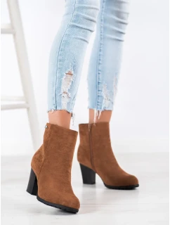 Trendy hnedé dámske členkové topánky na širokom podpätku