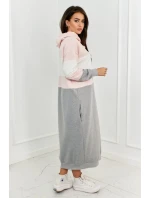 Trikolórne šaty s kapucňou púdrovo ružová + ecru + šedá Trikolórne šaty s kapucňou púdrovo ružová + ecru + šedá